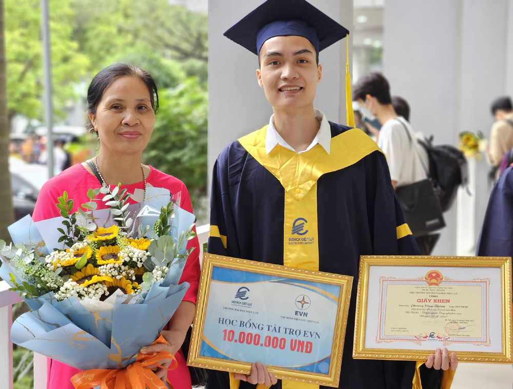 Chuyện về một Thủ khoa xuất sắc của Trường Đại học Điện lực